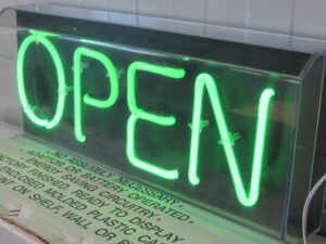 Neonlicht OPEN horizontaal  groen groot