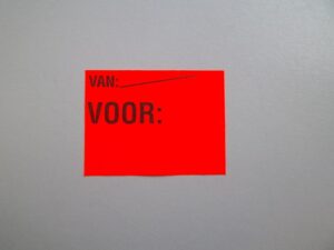 3728 rh fluor rood bedrukt met VAN/VOOR